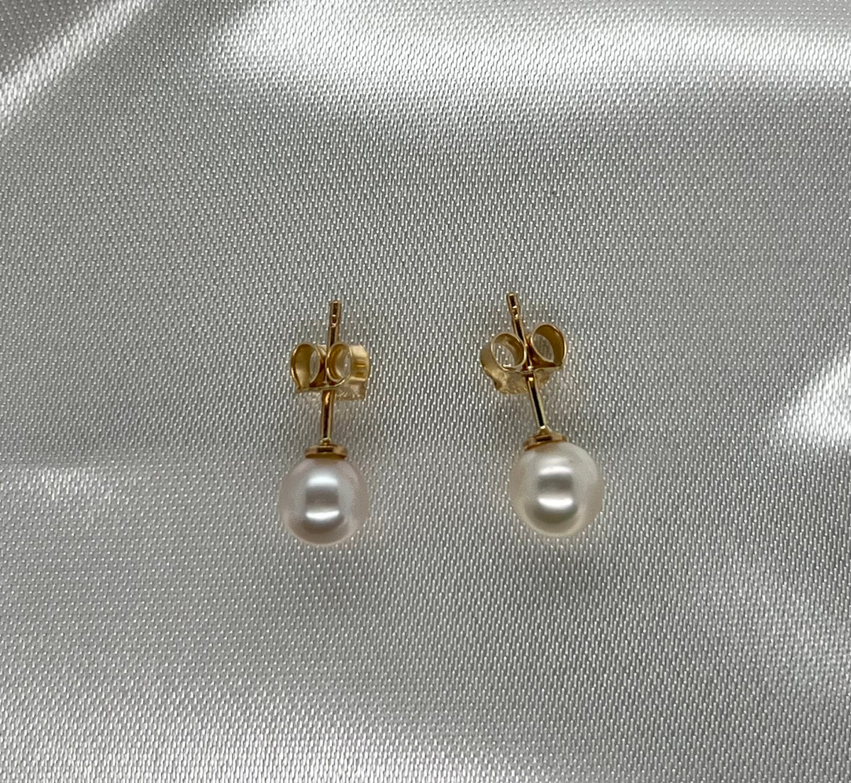14K Gold Stud Earrings Pearl | Luby Gold Collection | Luby 