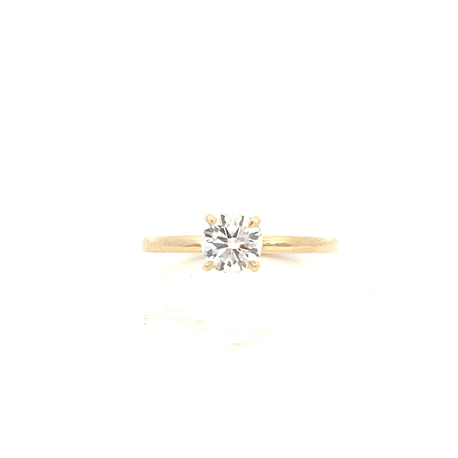 Anillo de compromiso con solitario de diamante cultivado en laboratorio de 14 quilates