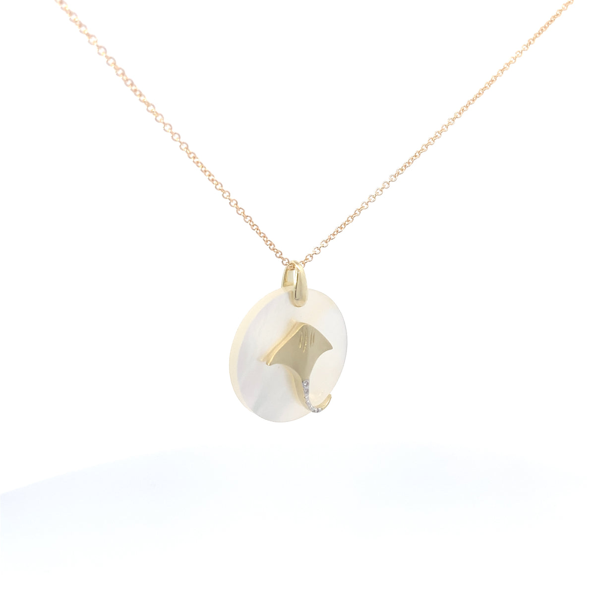 Mother of Pearl Amulette Pendant | Zeghani | Luby 