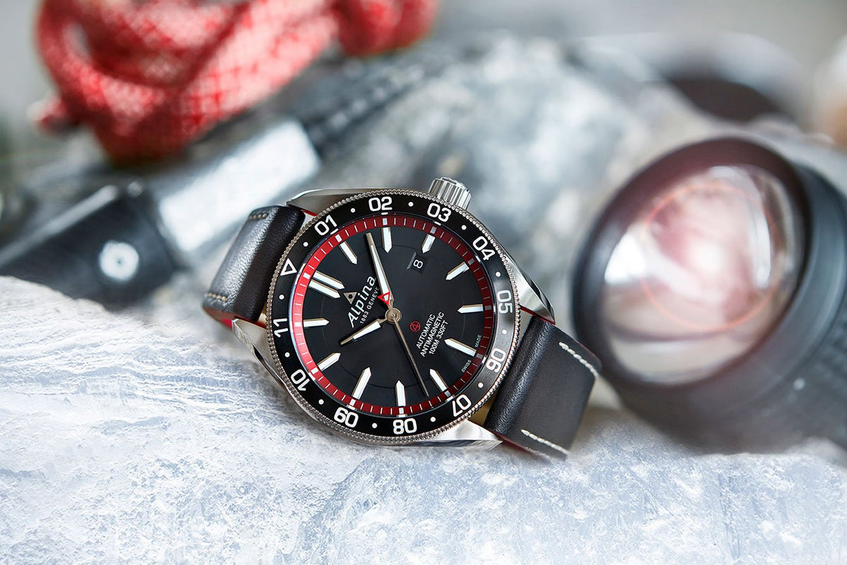 Alpiner 4 (Black-Red) | Alpina | Luby 