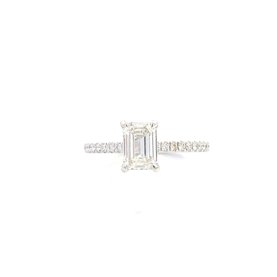 Anillo de compromiso con solitario de diamante cultivado en laboratorio de 14 quilates