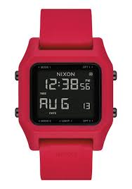 STAPLE RED | Nixon | Luby 