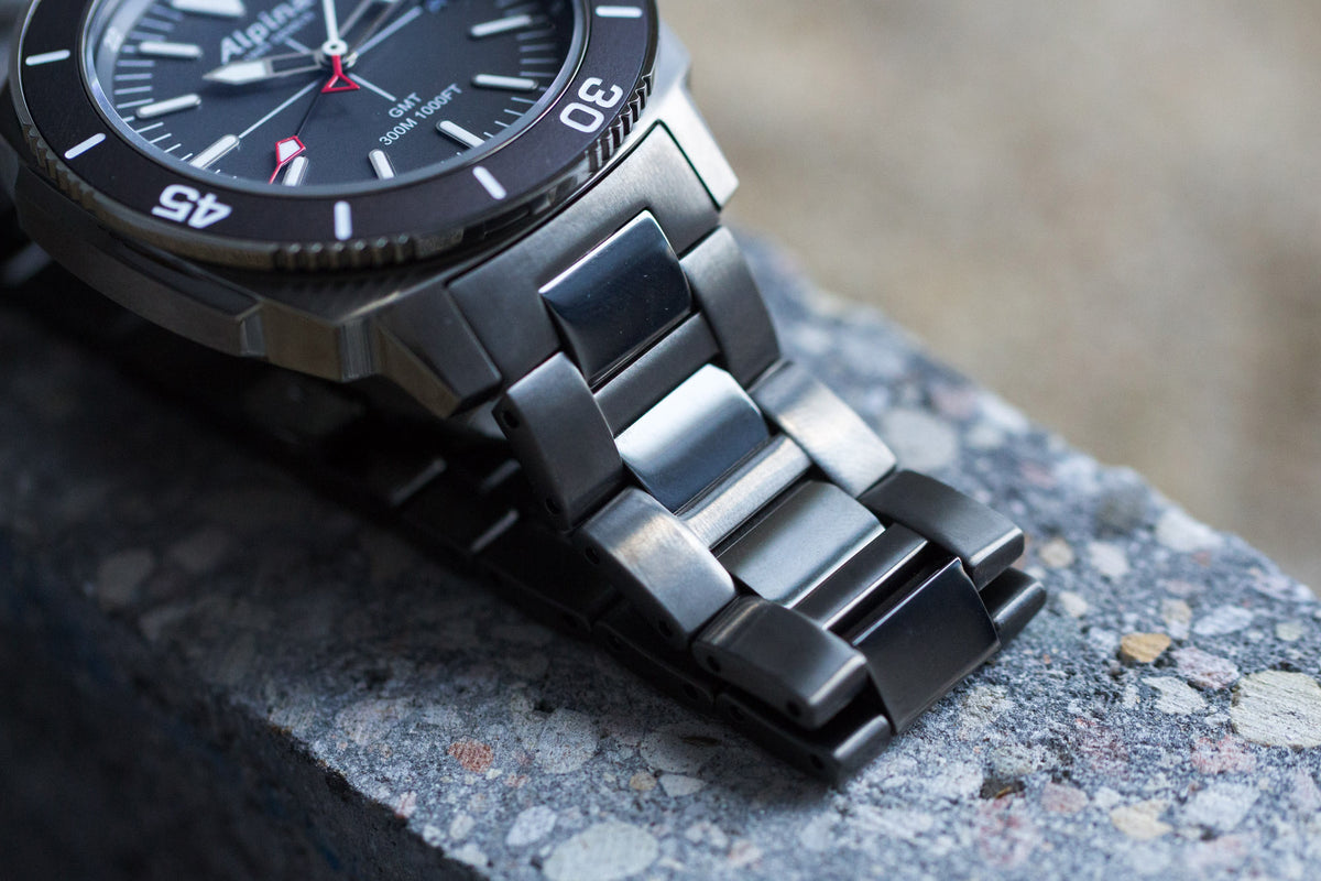 Seastrong Diver 300 GMT (Dark Green) | Alpina | Luby 