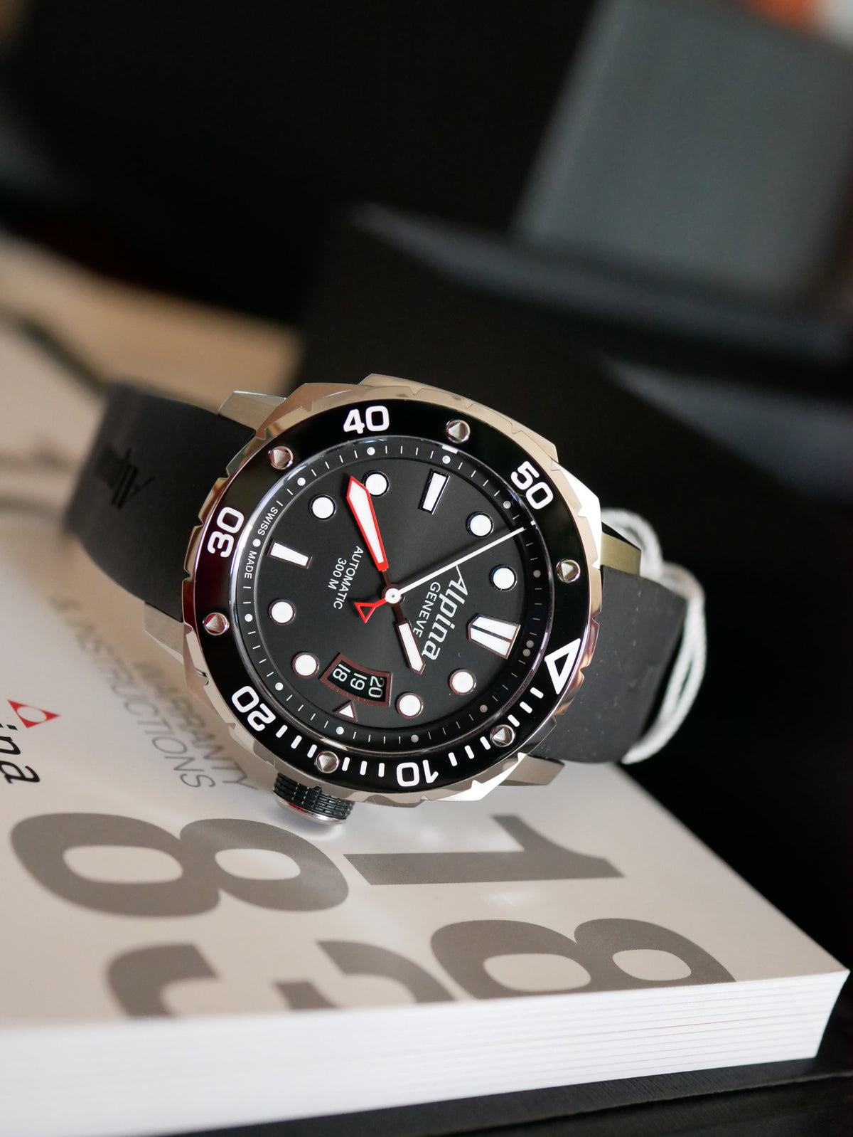 Seastrong Diver 300 Automatic (Full Black) | Alpina | Luby 