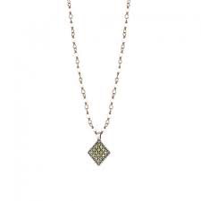 Collar con forma de diamante