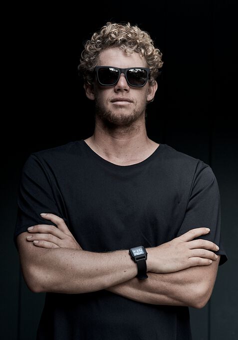 Staple Black | Nixon | Luby 