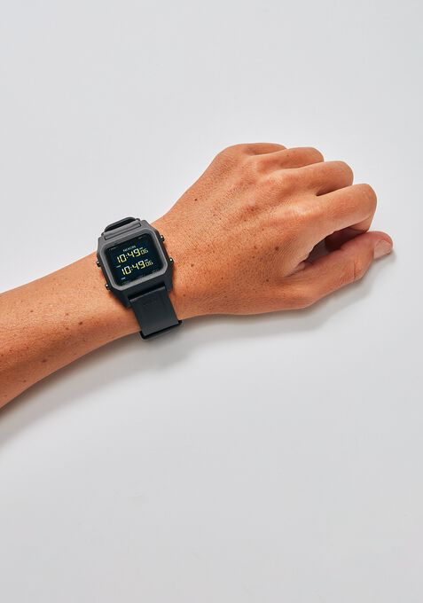 Staple Black | Nixon | Luby 