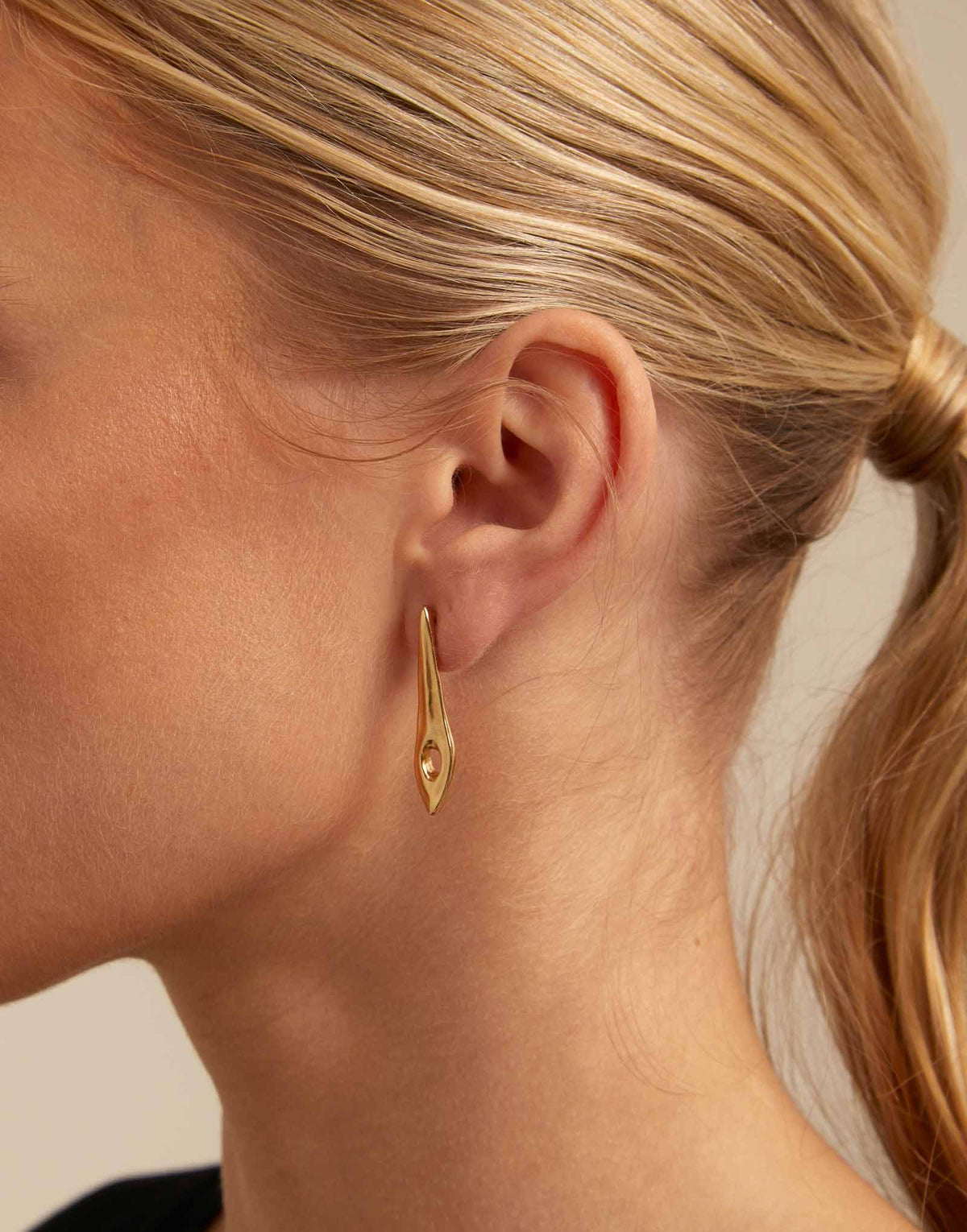 PENDIENTES LEAF-ME-ALONE (Gold-Plated) | Uno de 50 | Luby 