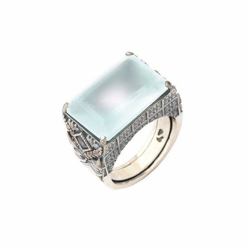 Anillo de plata con calcedonia